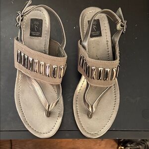 Simply Vera Vera Wang Gray Sandals gray with Silver Accents in size 7